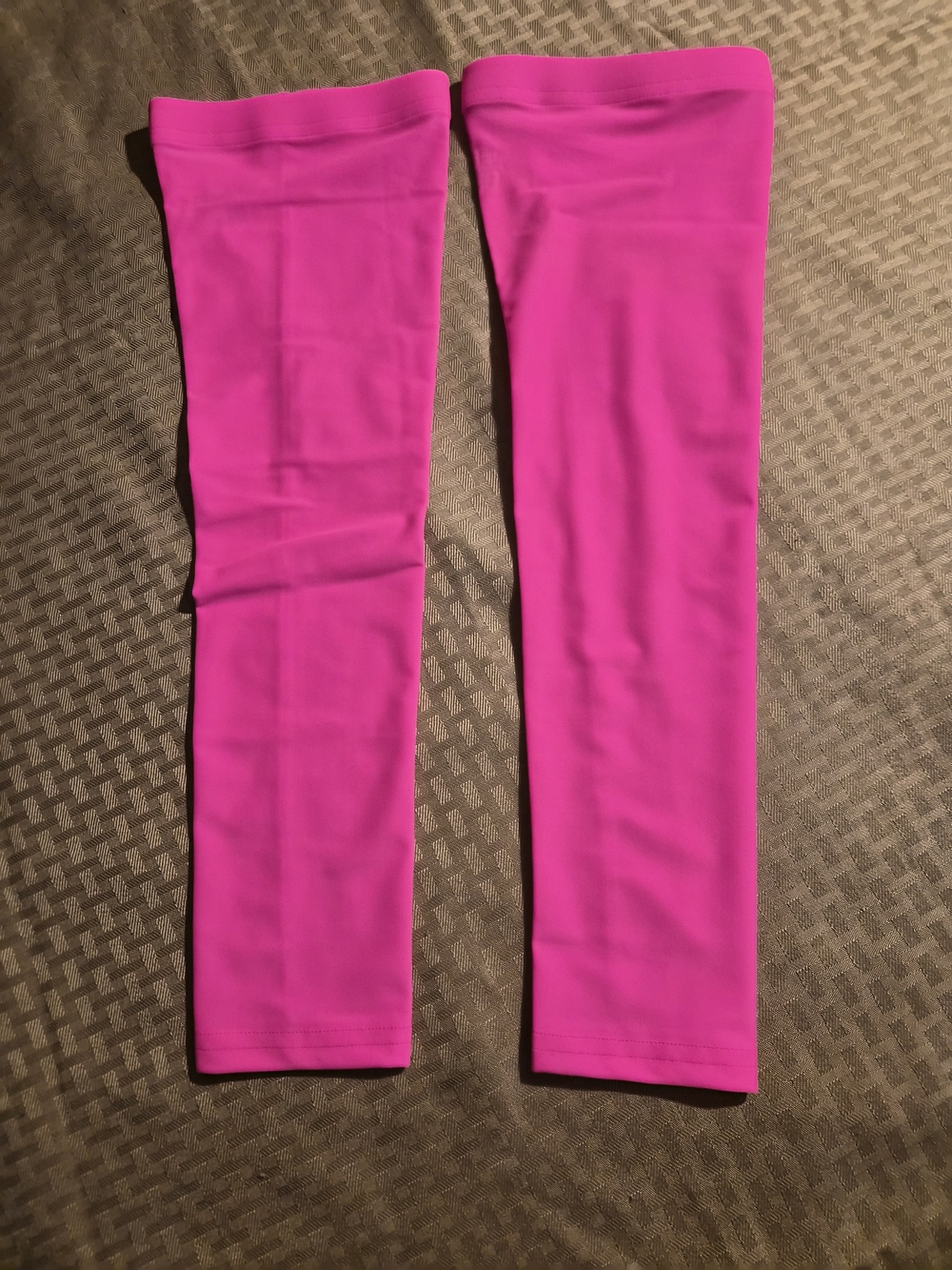 new 2-pack of Skin Guards Full Arm Protection Sleeves in pink.